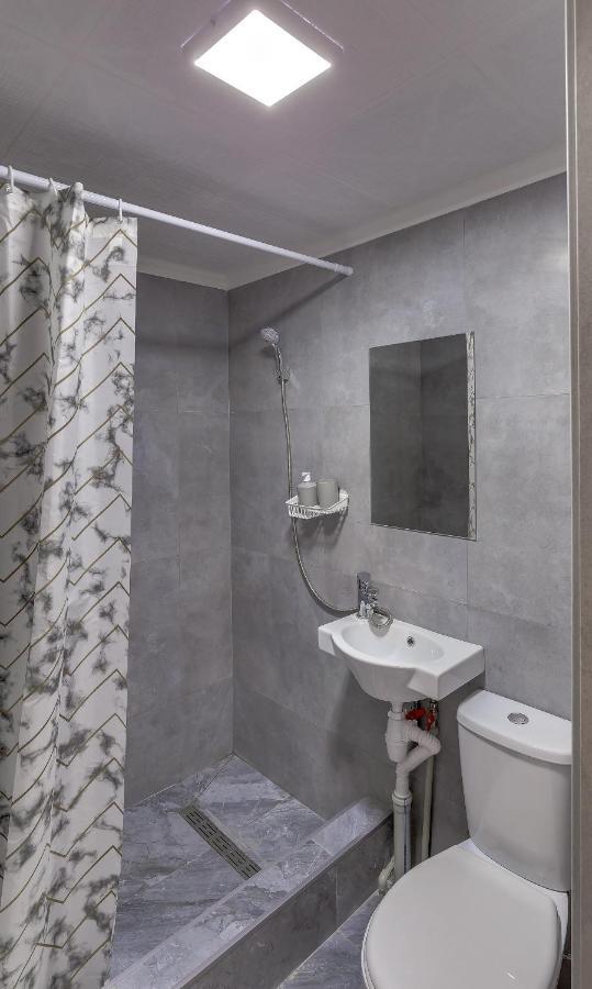 Yourhouse На Розыбакиева Утепова Недалеко От Меги Almaty Eksteriør billede